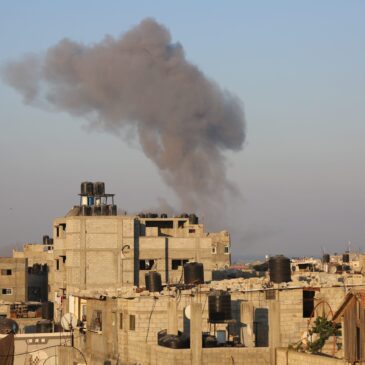 Israel sigue bombardeando la Franja de Gaza y hiere a 1 palestino en protesta en Kfr Qaddum