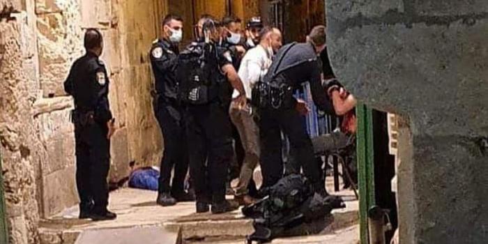 Soldados de Israel detienen a madre de palestino que asesinaron