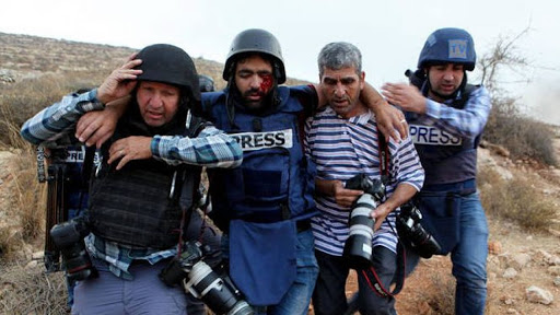 2021: Documentan 183 casos de violación de derechos de periodistas palestinos