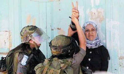 Dos mujeres palestinas encarceladas enfrentan condiciones difíciles en prisiones israelíes.